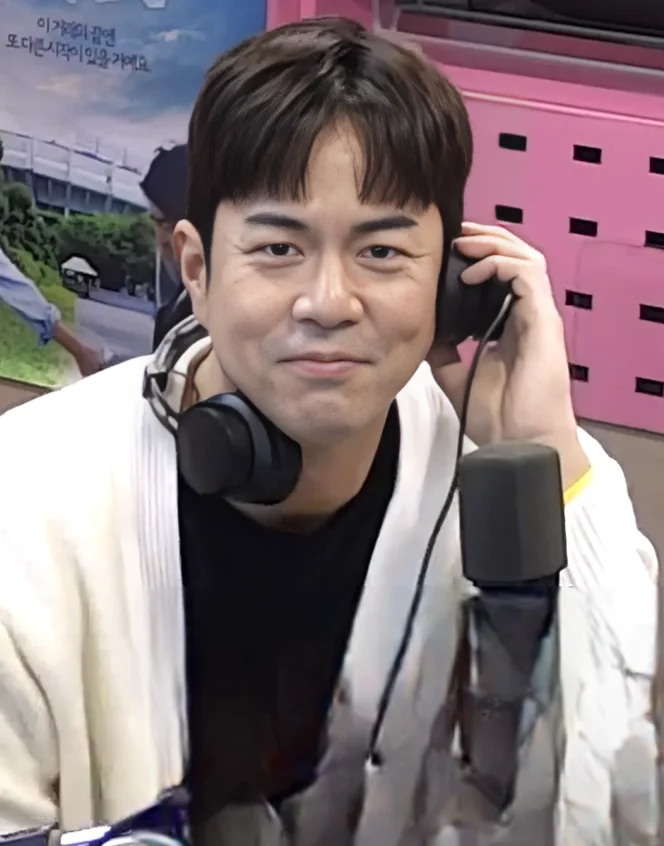 전석호 인물 사진