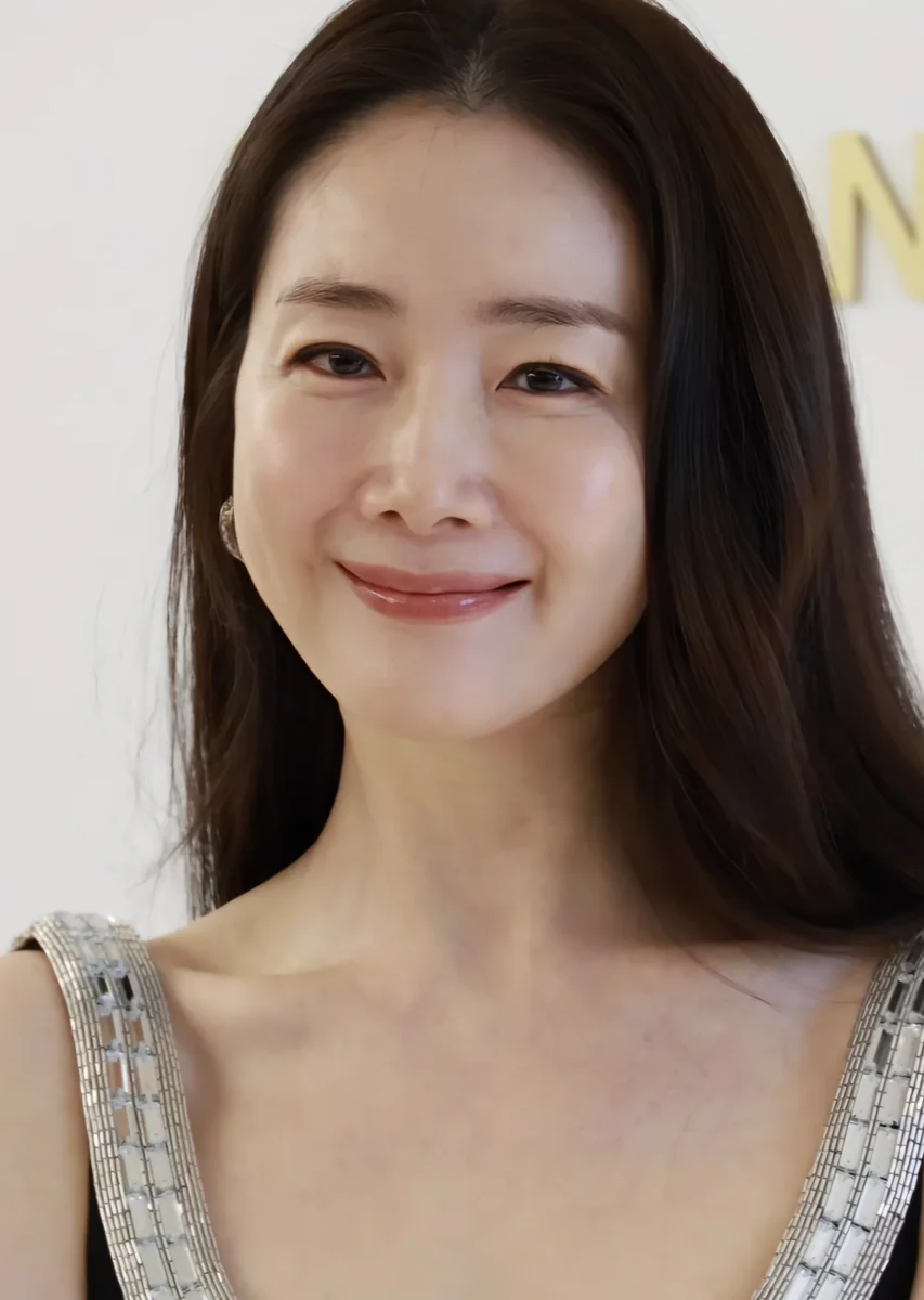 최지우 인물 사진